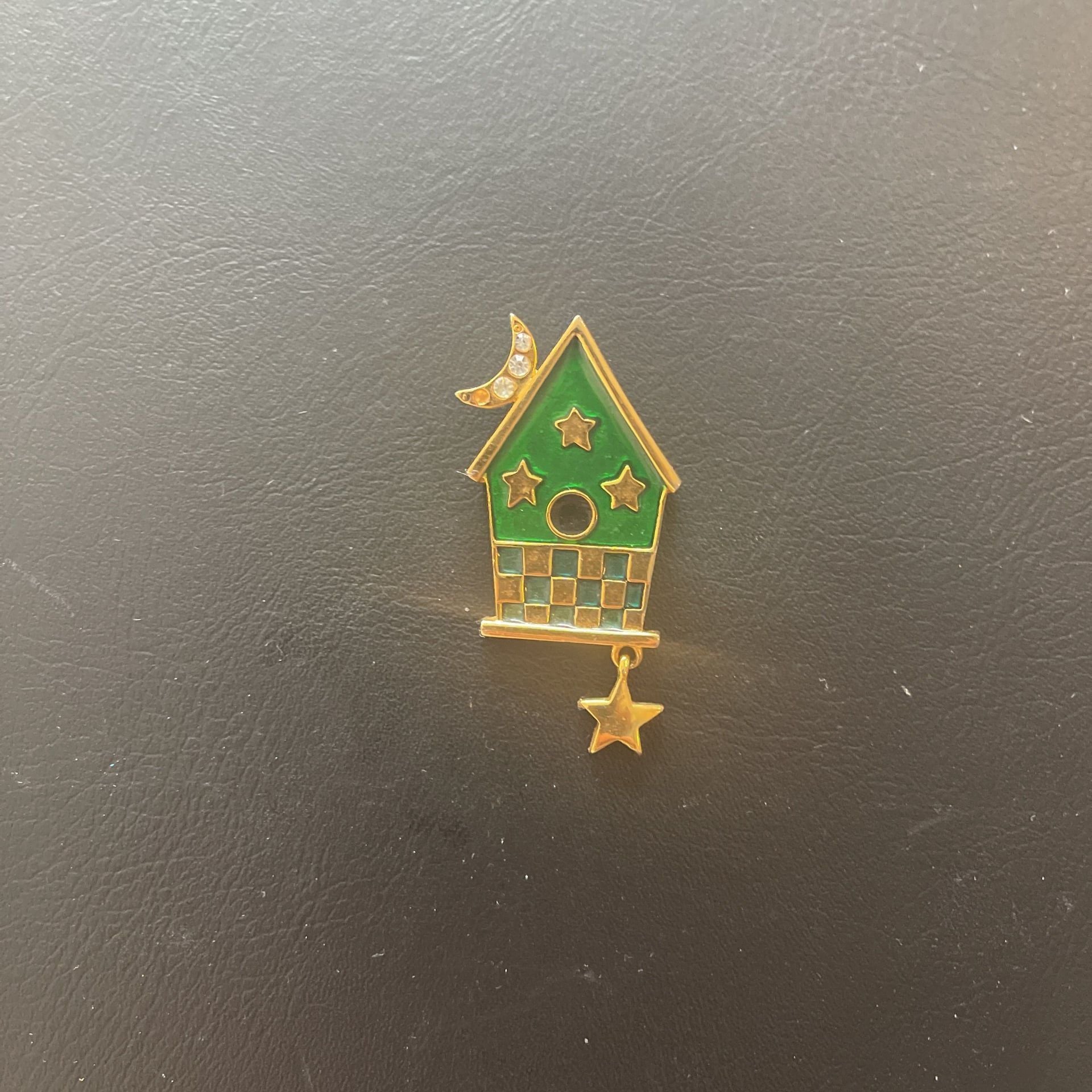 Vintage Jj Jonette Goldtone Birdhouse With Bird Brooch Pin 15$